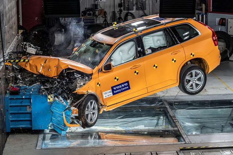 Volvo: κορυφαία στην ατζέντα η οδική ασφάλεια