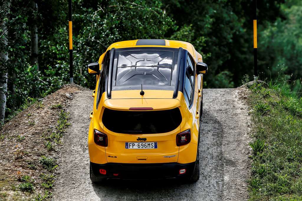 Jeep Renegade & X-Wing Project (+ 6 videos)