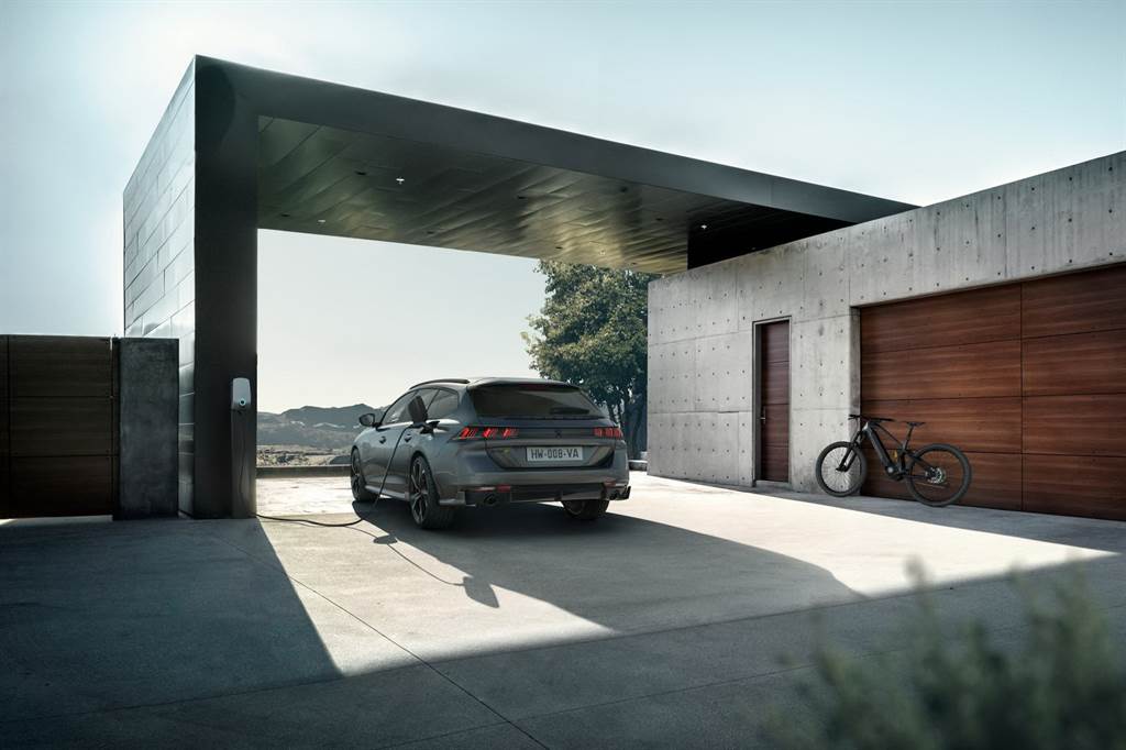 PEUGEOT SPORT ENGINEERED 508 sedan και SW