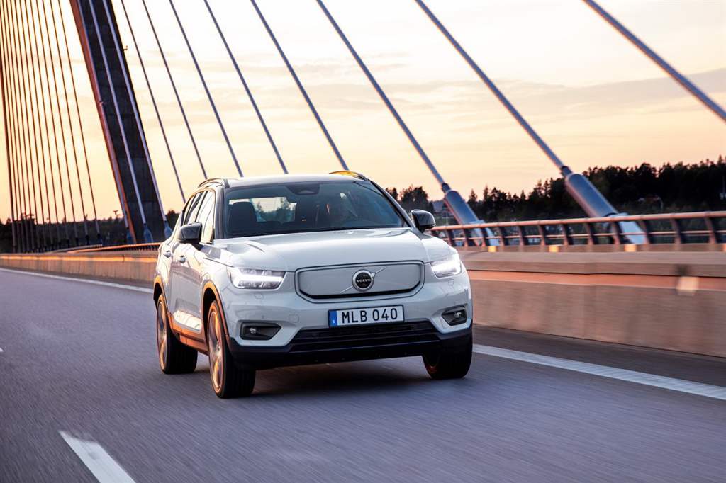 Ραγδαία άνοδος για τις πωλήσεις των Volvo Recharge