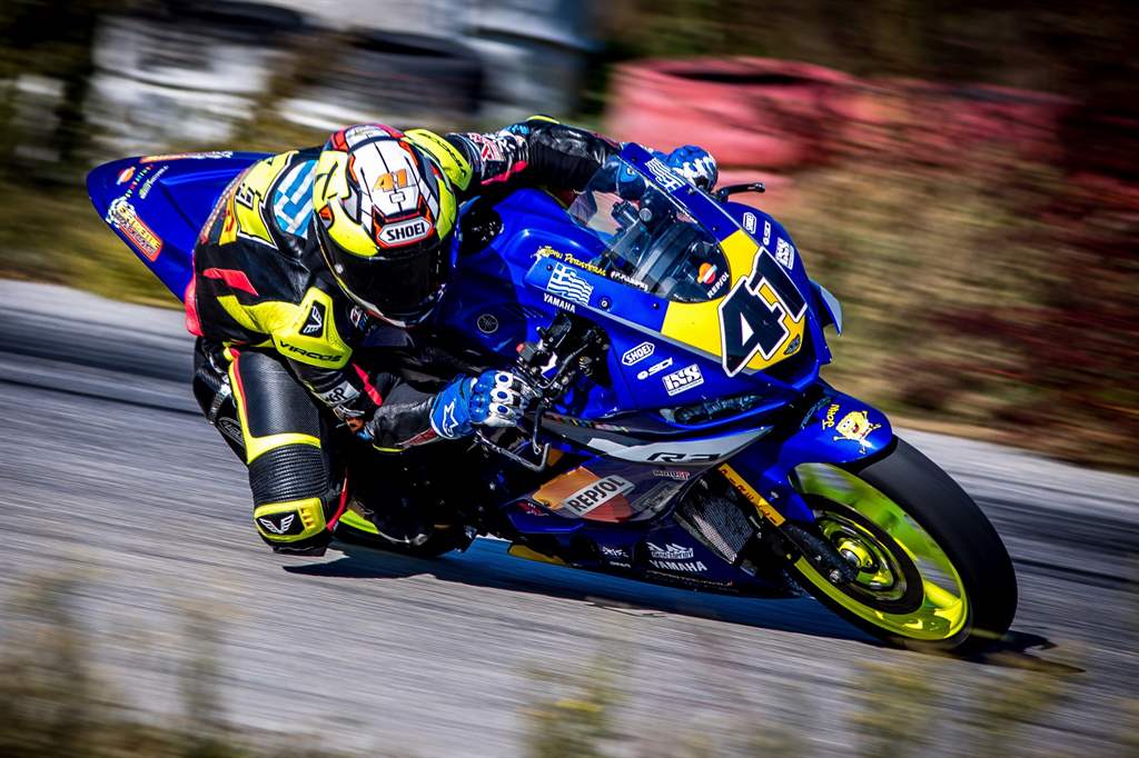 O Γιάννης Περιστεράς Yamaha R3