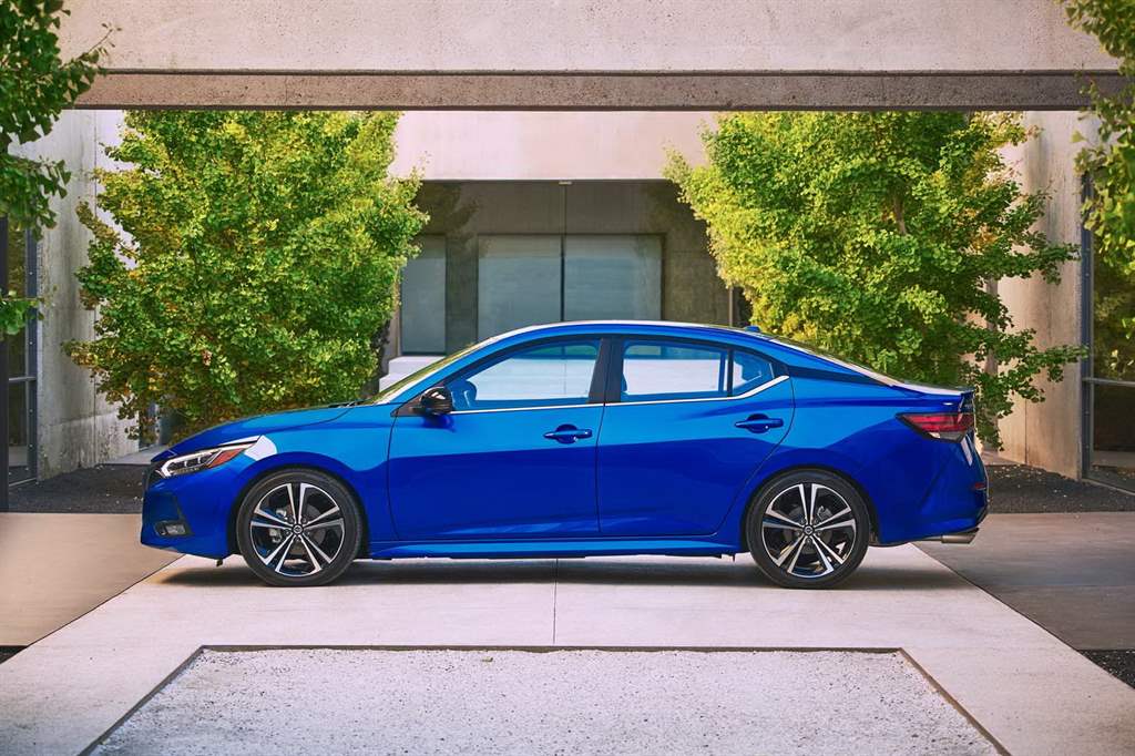 To Nissan Sentra στην τελική  ευθεία