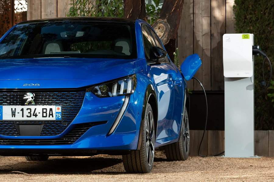 Στην κορυφή το PEUGEOT e-208