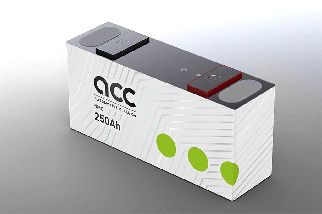 Ως το νέο τους συνεργάτη στην Automotive Cells Company (ACC), η οποία πλέον αυξάνει το σχέδιο χωρητικότητας της, στις τουλάχιστον 120 GWh μέχρι το 2030 Οι Stellantis και TotalEnergies, καλωσορίζουν την Mercedes-Benz