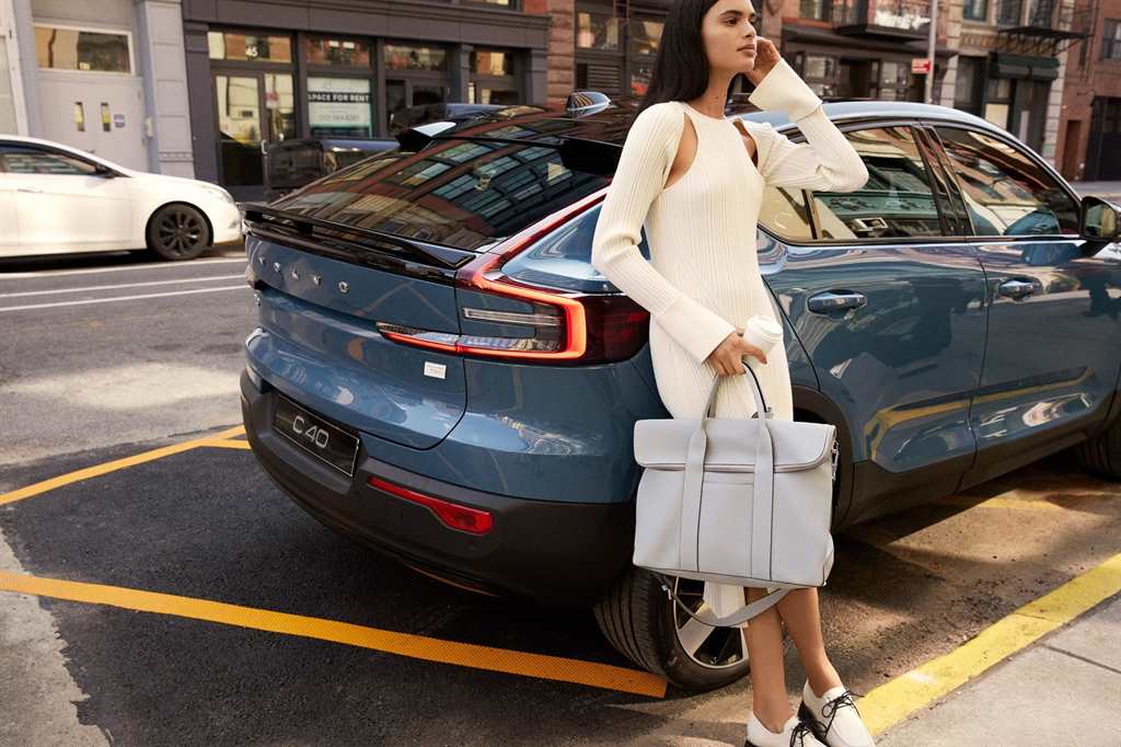 Από την πασαρέλα στον αυτοκινητόδρομο H Volvo Cars συνεργάζεται με την 3.1 Phillip Lim για τη δημιουργία ενός βιώσιμου weekend bag