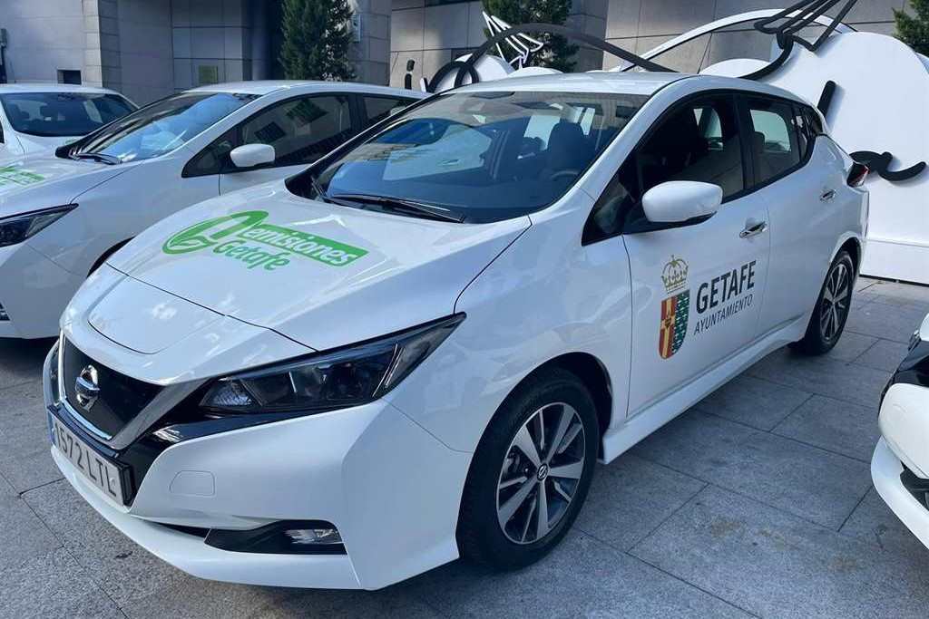 Η Nissan παραδίδει οκτώ LEAF 