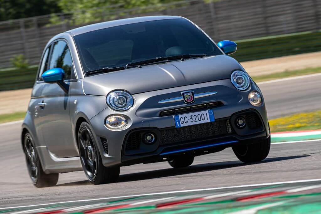 Η σειρά Abarth 595/695 κατακτά την κορυφή στο θεσμό “Best Cars” του “Auto Motor und Sport”