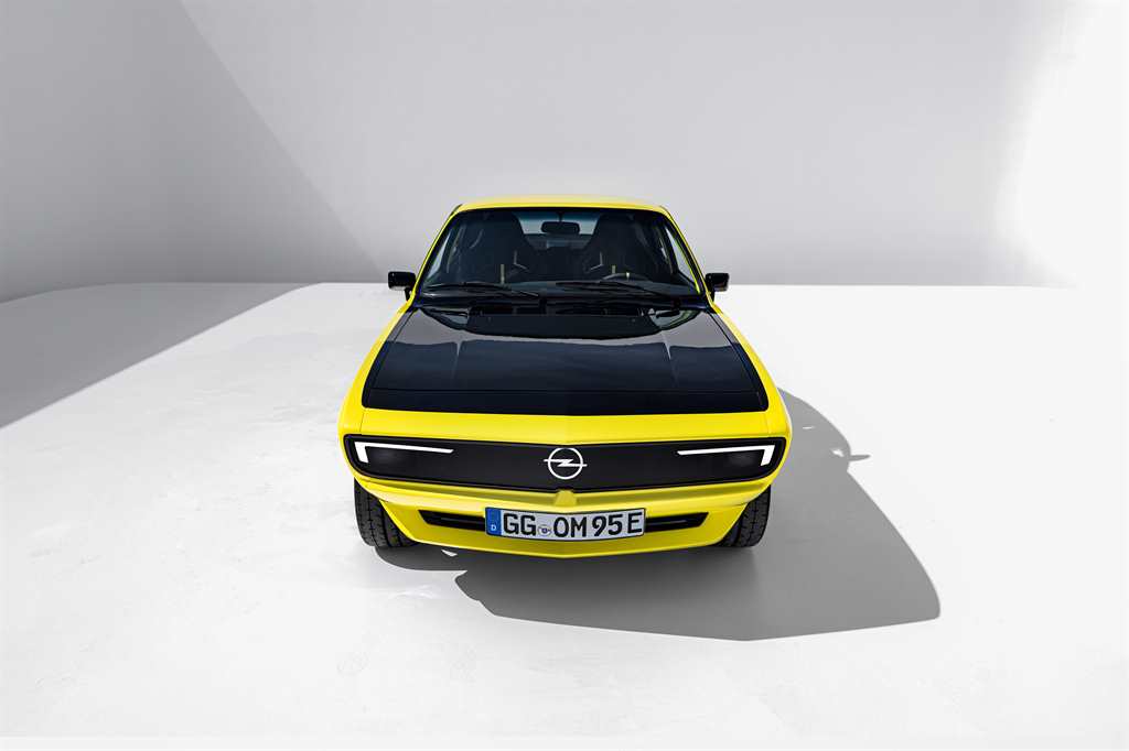 Το Opel Manta GSe ElektroMOD