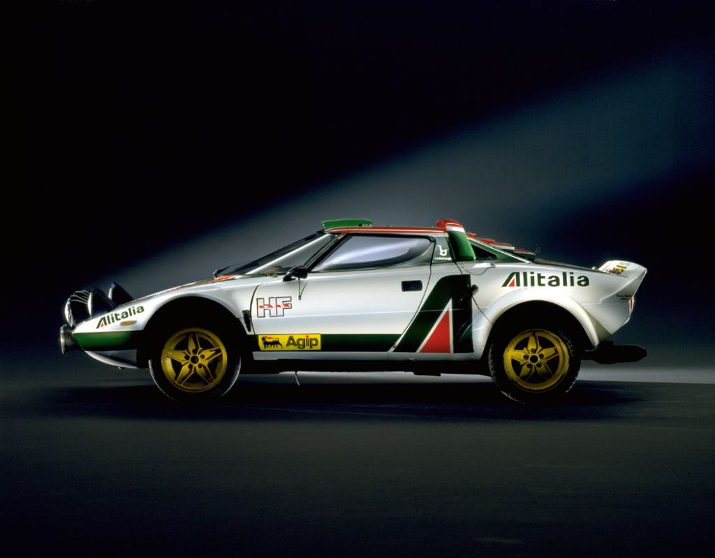 O  Carlos Tavares έκοψε το νήμα του τερματισμού στο 24ο Monte Carlo Historic Rally με τη Lancia Stratos 