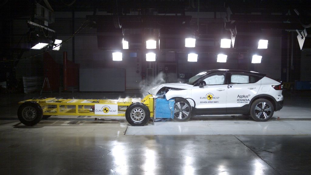 Το αμιγώς ηλεκτρικό C40 Recharge συνεχίζει τo σερί της Volvo Cars