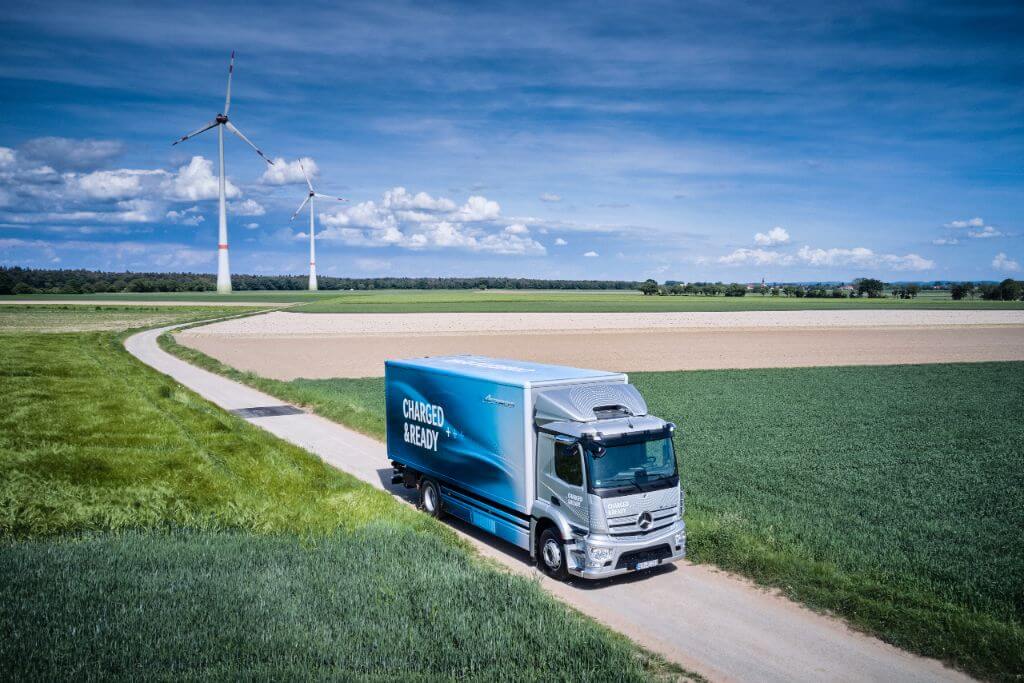 Η Mercedes-Benz Trucks συνεχίζει να προωθεί τον εξηλεκτρισμό