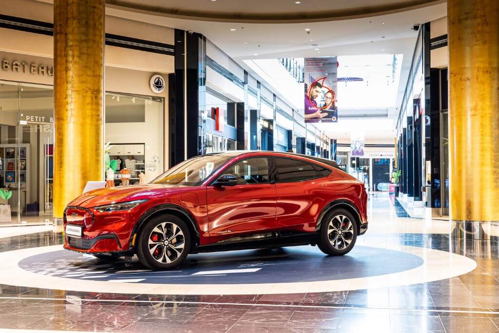 Δείτε από κοντά στο «Golden Hall» τη συναρπαστική Ford Mustang Mach-E και οδηγήστε την! 