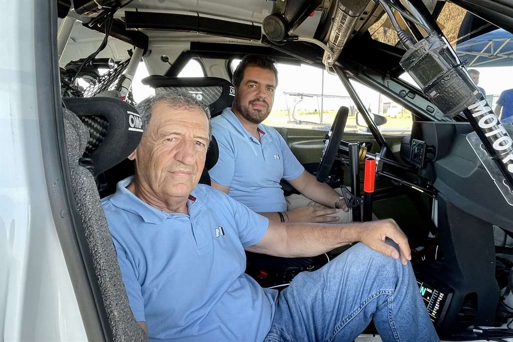 Οι Μάνος και Κώστας Στεφανής 