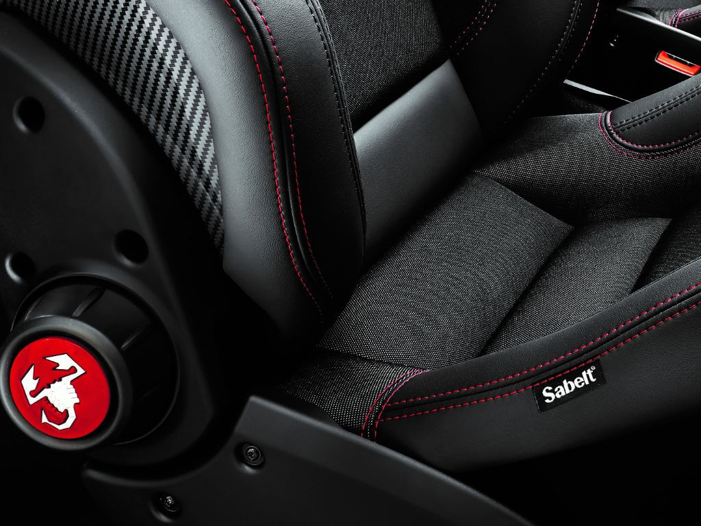 190225_abarth_abarth_595_esseesse_sabelt_70_racing_carbon_seatslz-61b353fc895e1