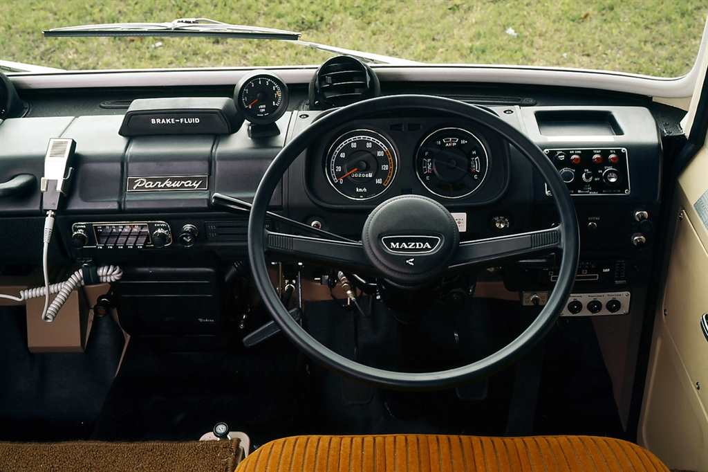 1974_Mazda_Parkway_int_02