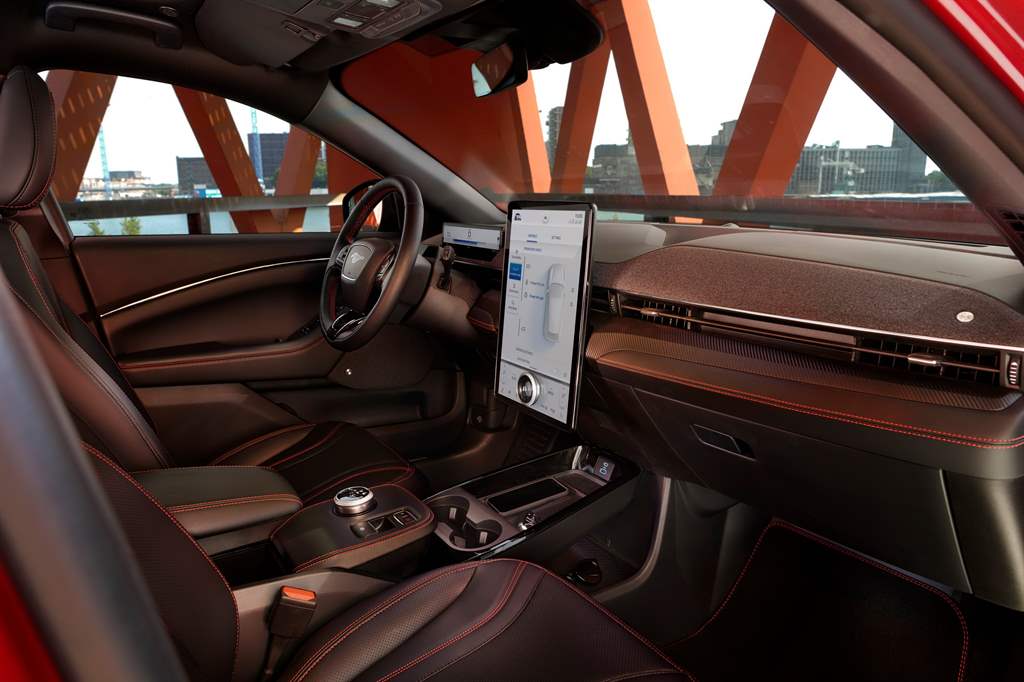 2020_FORD_MACH-E_AWD_09