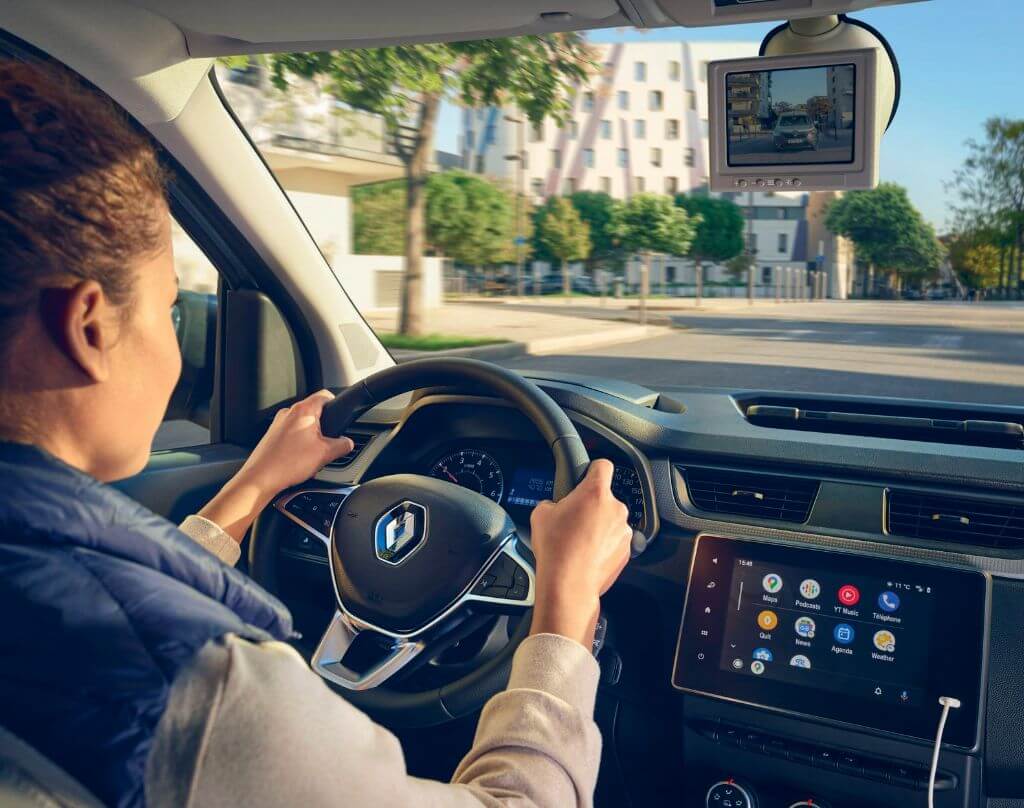 2021 - New Renault Express Van on location_LOW
