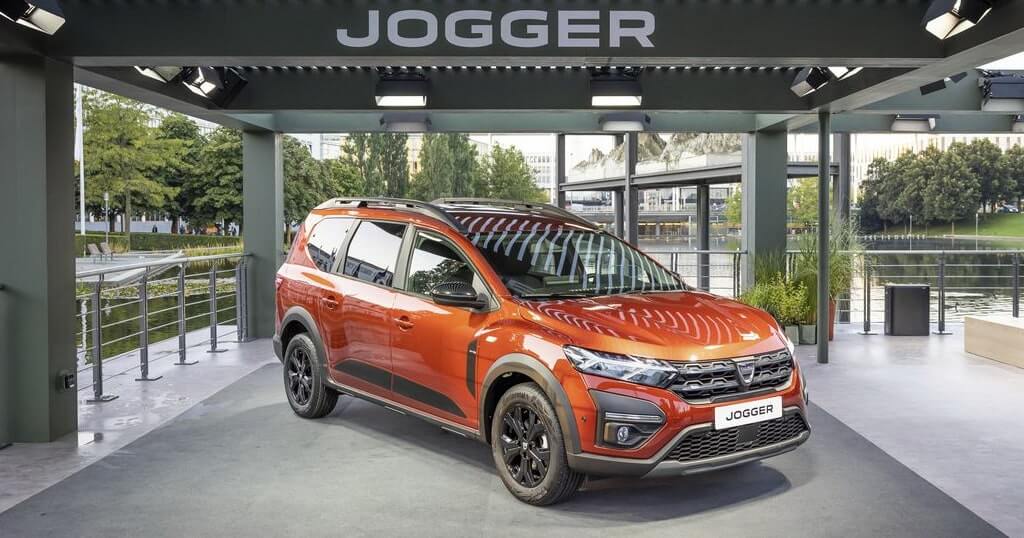 2021 - Story - Dacia modular roof bars a smart equipment for Jogger_LOW crop-min