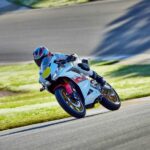 2022_YAM_YZF-R125SV_EU_BWCM_ACT_008_03_preview