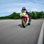 2022_YAM_YZF700R7SV_EU_SW_ACT_005_03_preview