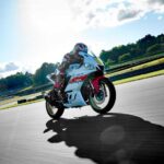 2022_YAM_YZFR320SV_EU_SW_ACT_001_03_preview
