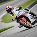2022_YAM_YZFR320SV_EU_SW_ACT_002_03_preview