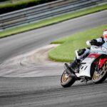 2022_YAM_YZFR320SV_EU_SW_ACT_004_03_preview