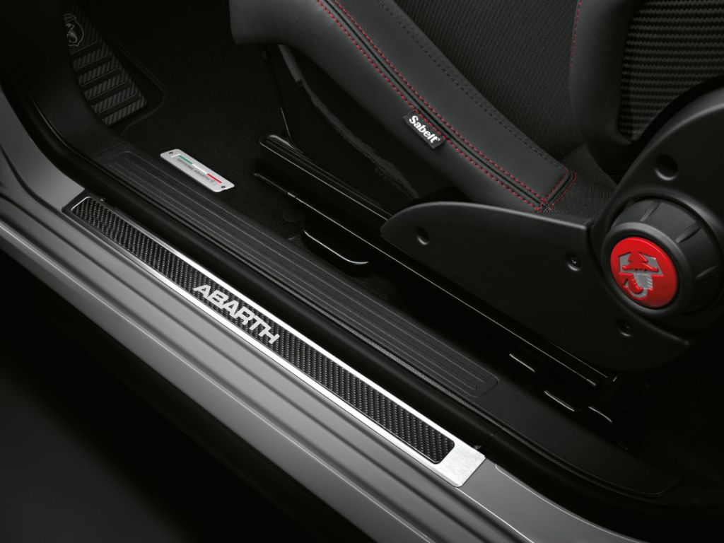 abarth_595_esseesse_35l-61b3535ac1ac6