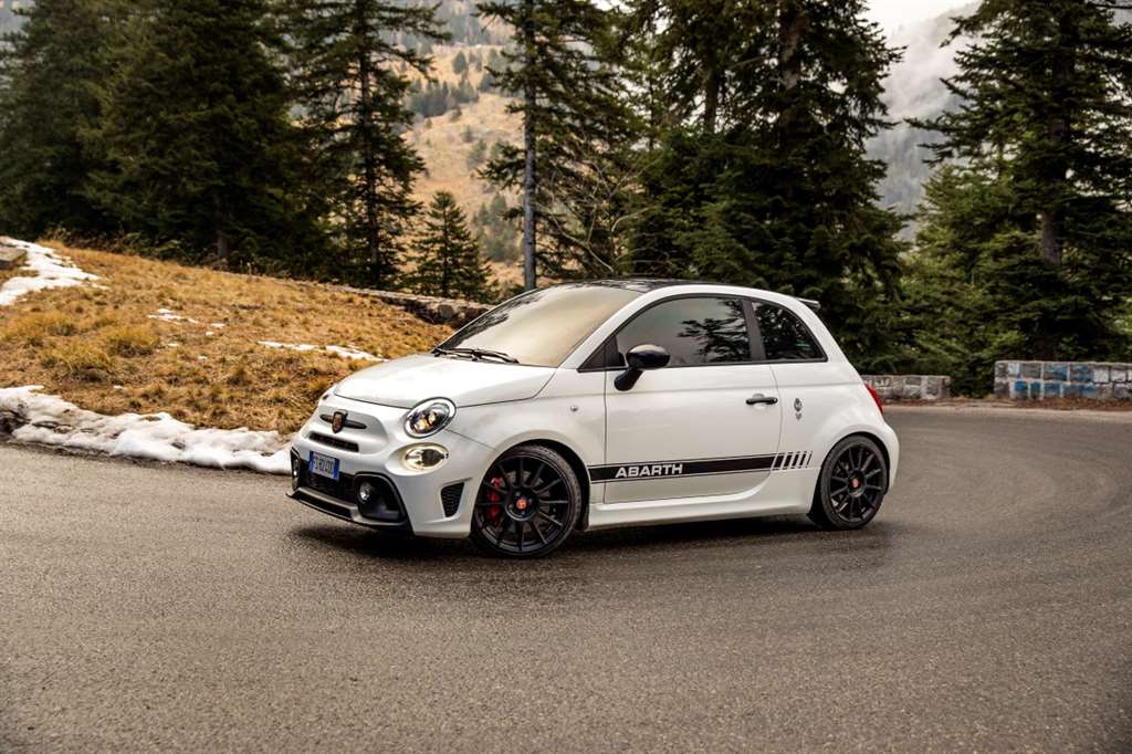 Abarth_70th_Anniversary_ 03