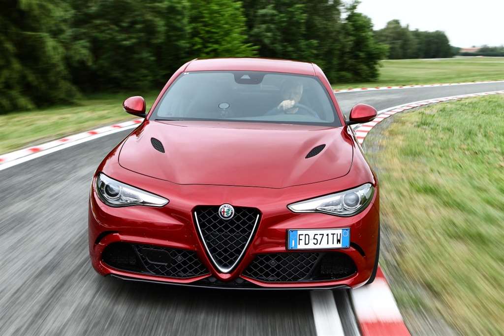 Alfa-Romeo_ 04