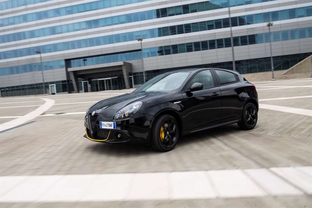 Alfa-Romeo_Giulietta_05