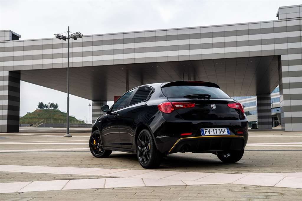 Alfa-Romeo_Giulietta_06