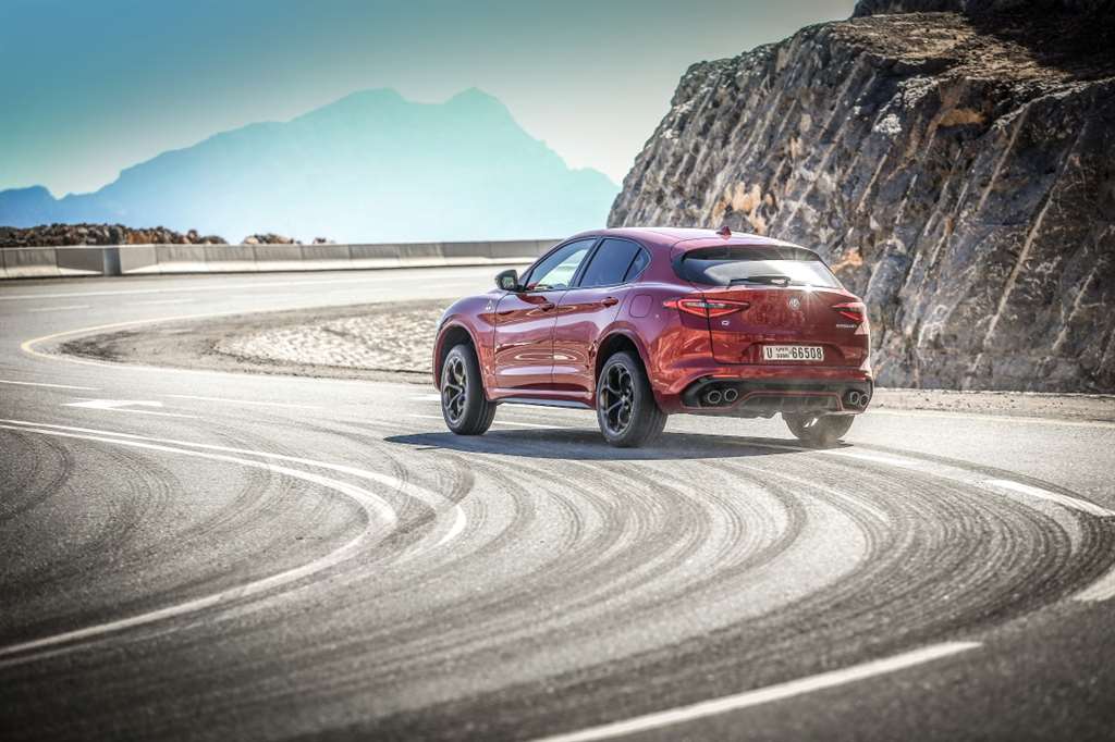 AR_Stelvio-Quadrifoglio_01