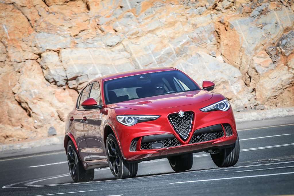 AR_Stelvio-Quadrifoglio_02