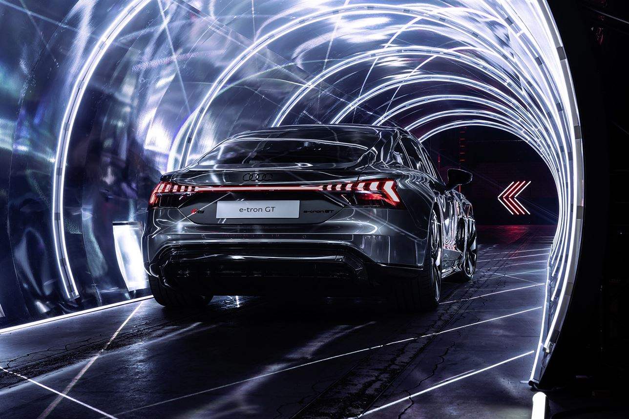 AUDI E-TRON GT__10