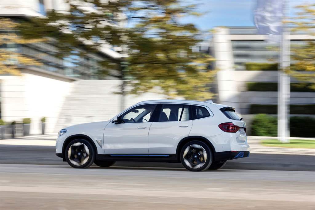 BMW iX3_08