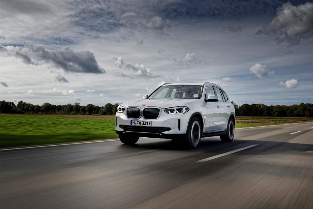 BMW iX3_09