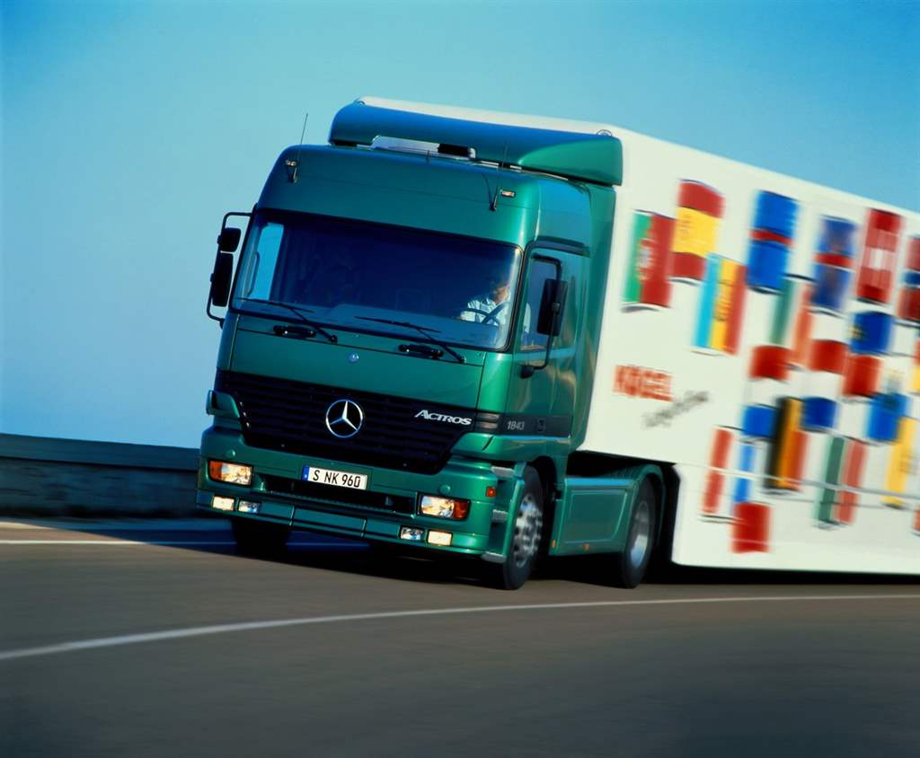 Daimler Trucks and Buses_06