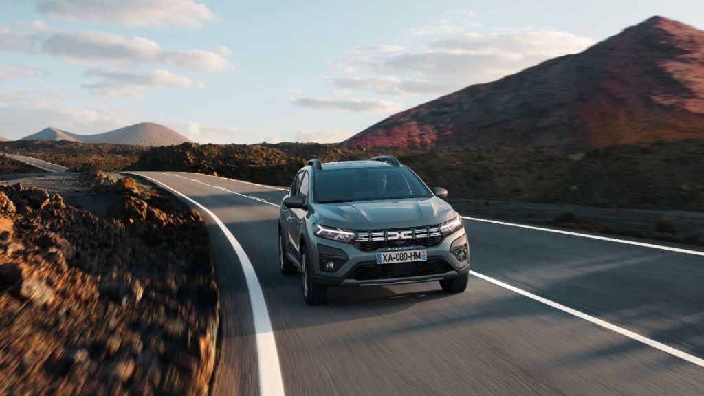 DYNAMIC - Sandero Stepway 16-9_LOW