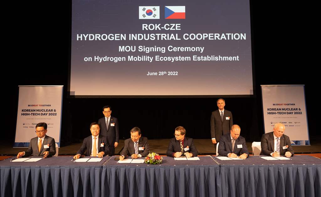 (Embargoed) 0629 Hydrogen Ecosystem MOU in Czech (2)