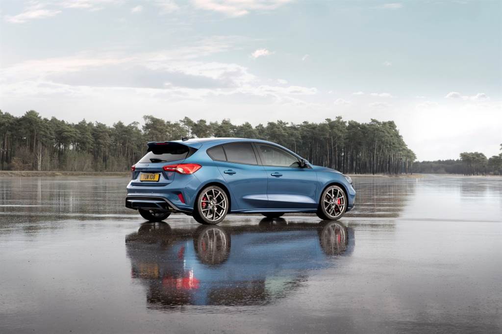 Ford Focus ST_ 10