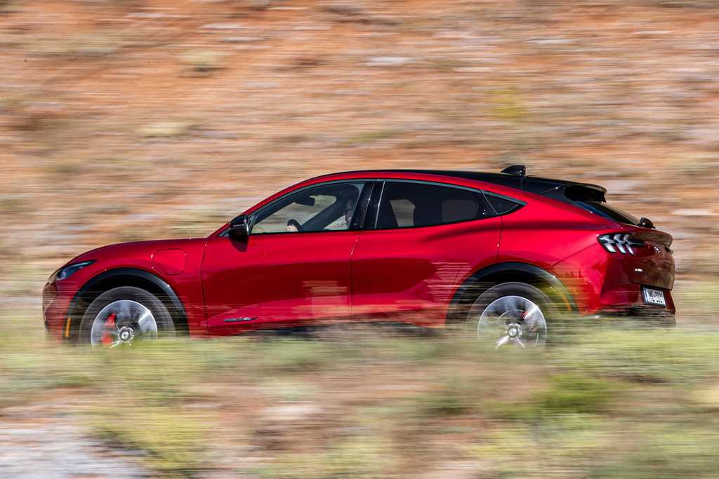 FORD_MACH-E_ACTION_03_resize