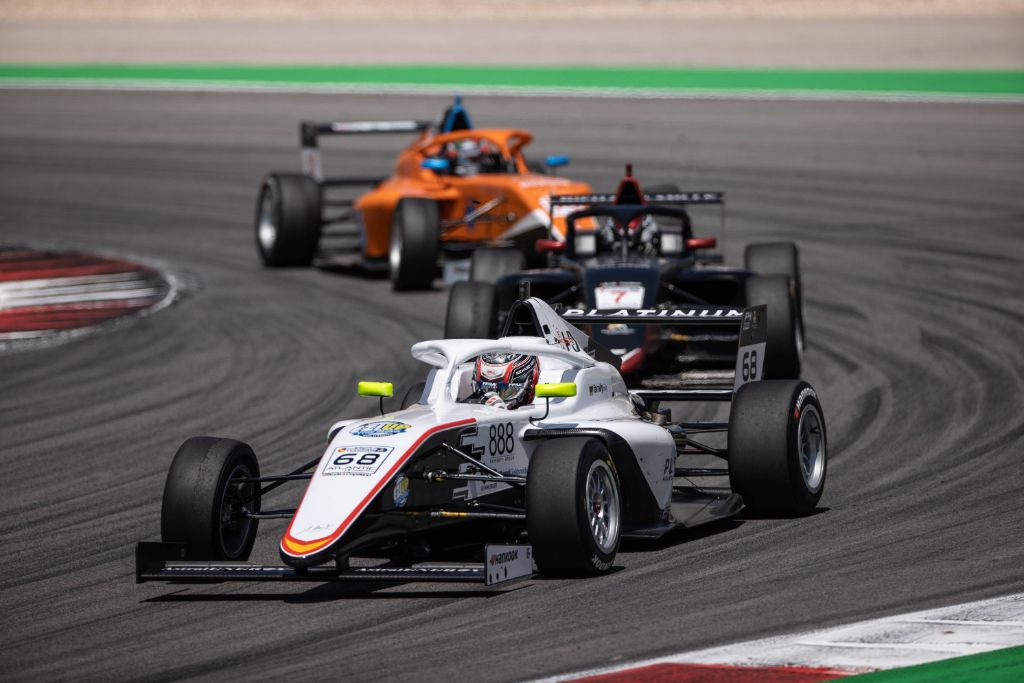 hughbarterauscamposracingspanishf4-6290a3344782c_629f1ca72ebcc