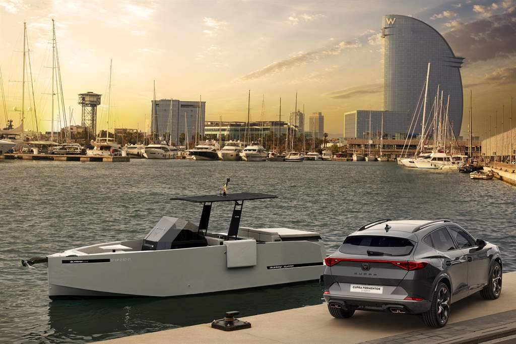 Hybrid-performance-to-the-sea-CUPRA-and-De-Antonio-Yachts_02_HQ