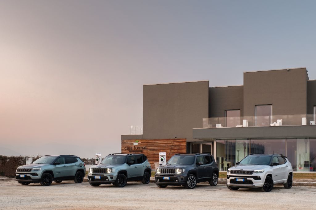 Jeep® Renegade and Compass e-hybrid and 4xe