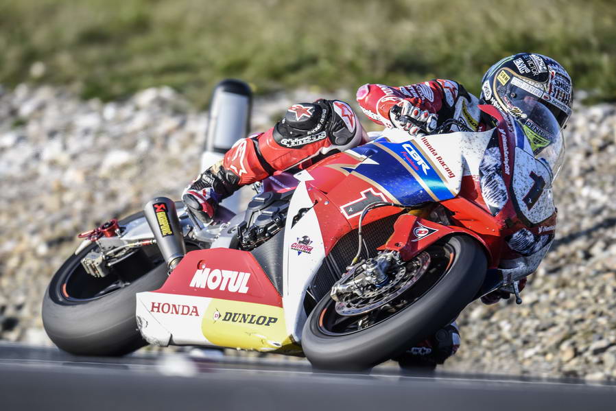 John McGuinness_Honda Road Racing_CBR1000RR Fireblade SP @ Steve Babb