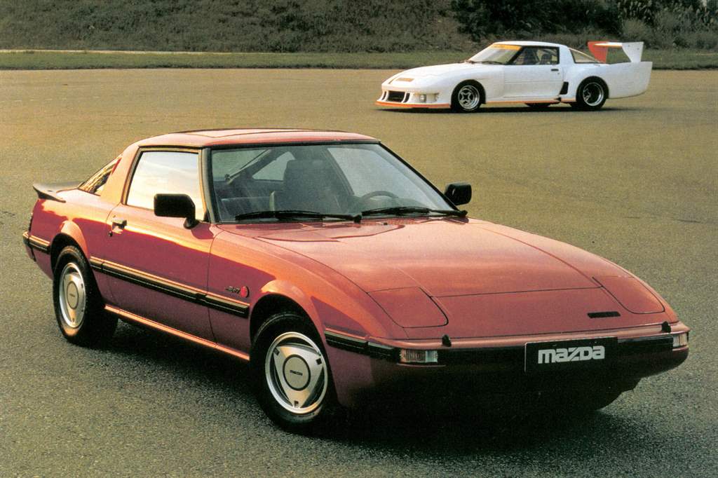 Mazda-RX-7_Generation-1_Customer-vs-motorsports-version-1980