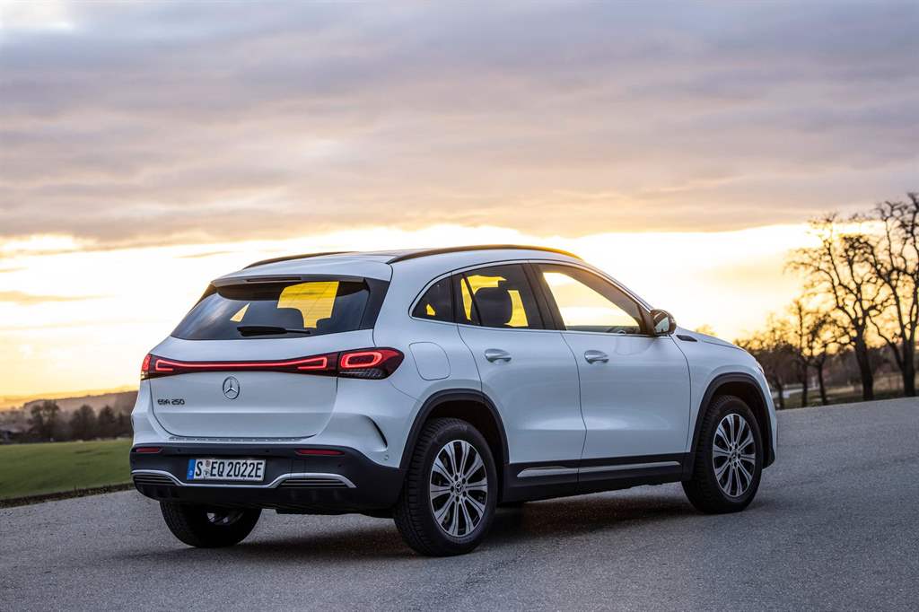 Mercedes-EQA_08