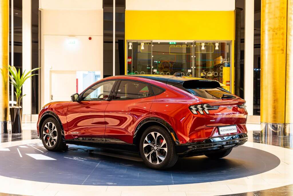 mustangmachegoldenhall (3)