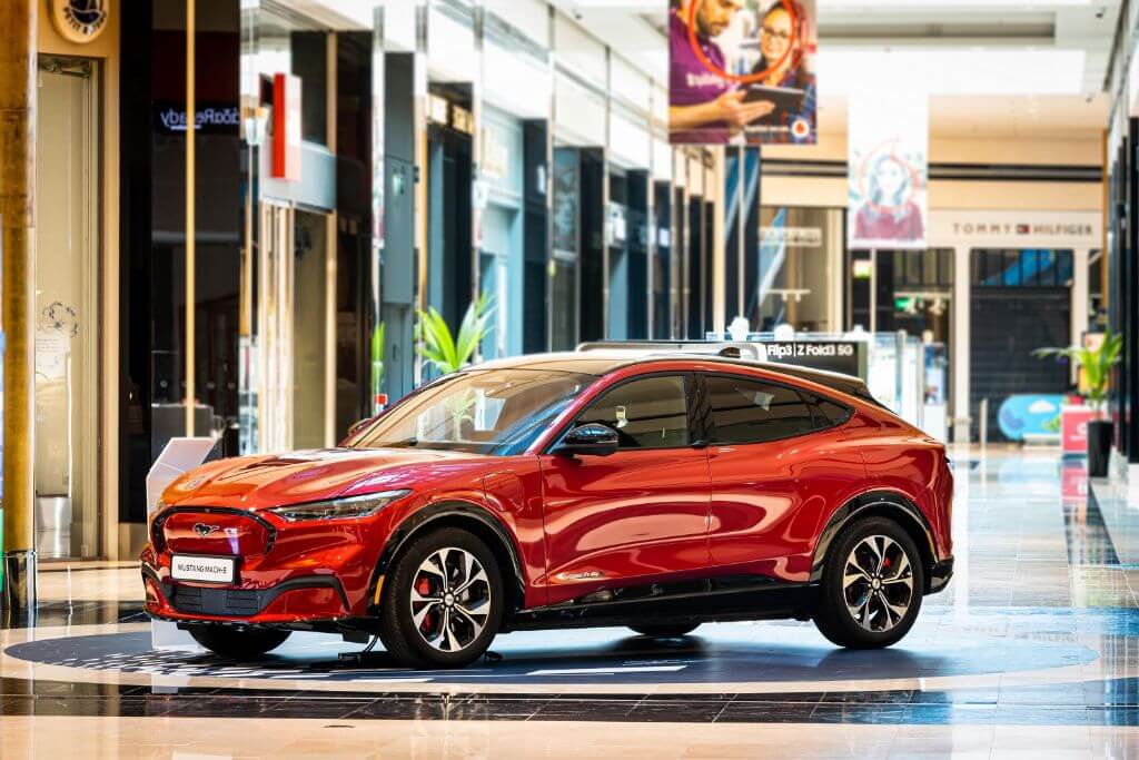 mustangmachegoldenhall (5)